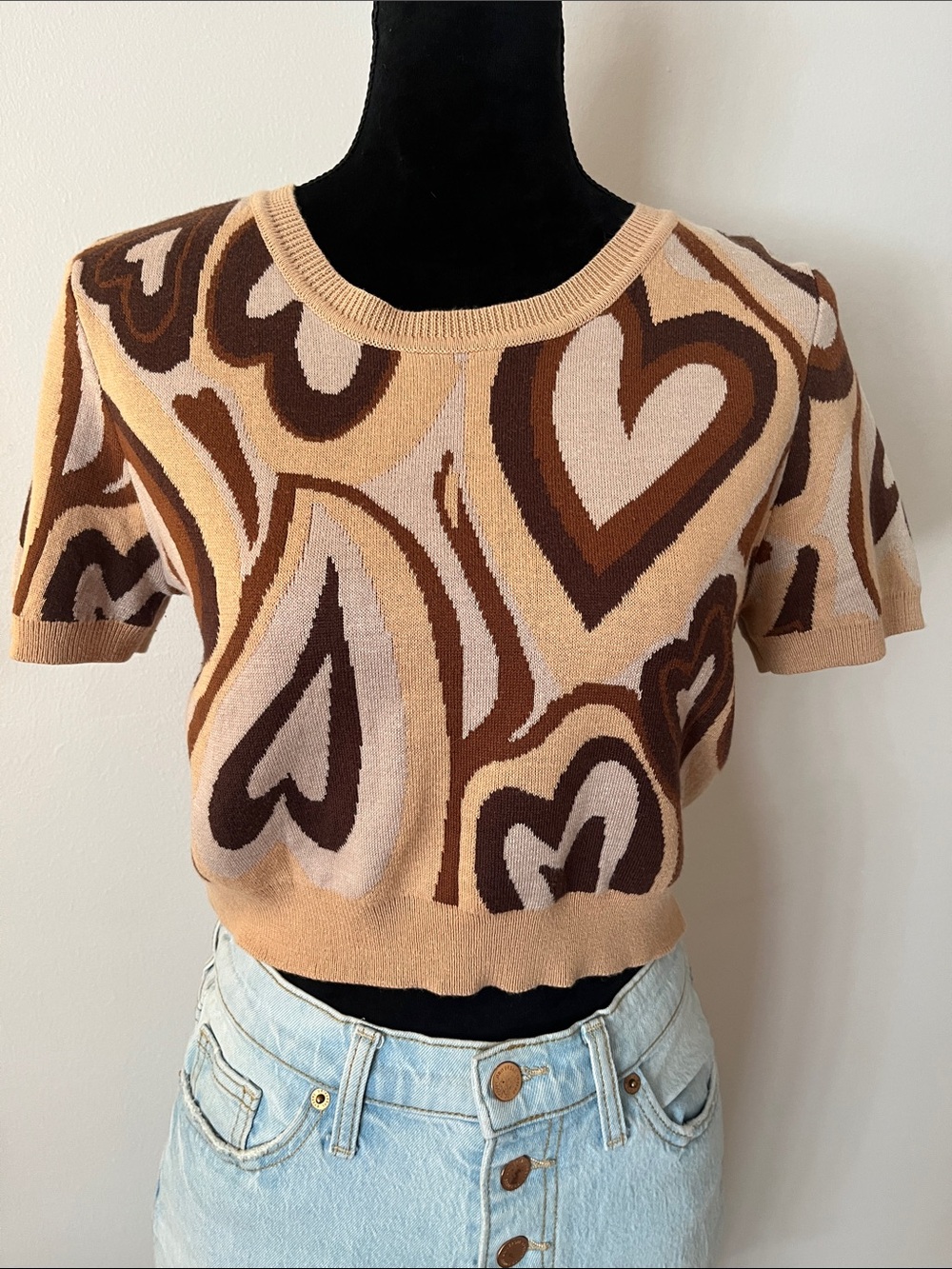 Le Lis Cropped Heart Sweater, size M, brown short sleeve